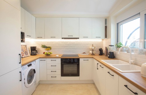 Spanokhorion Villa | Villa Kallisti - private villa with hot tub, large garden, close to the beach