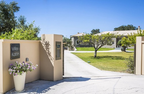 Sarlata House | Villa Katrin Walking Distance to Beach