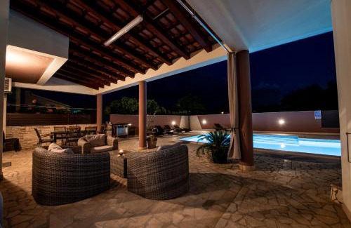 Valbandon House | Villa Komel with Pool