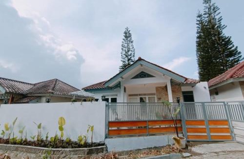 Cipanas Villa | Villa Kota Bunga Madeline