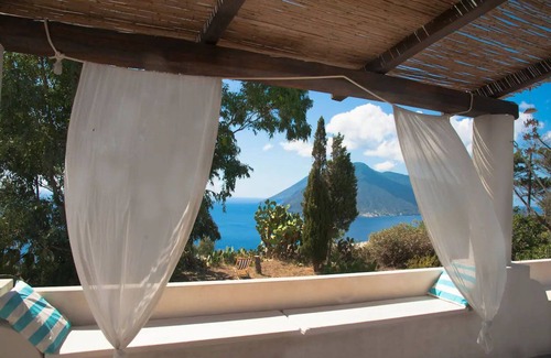 Lipari Villa | Villa l'Avventura Paronamic Hideaway