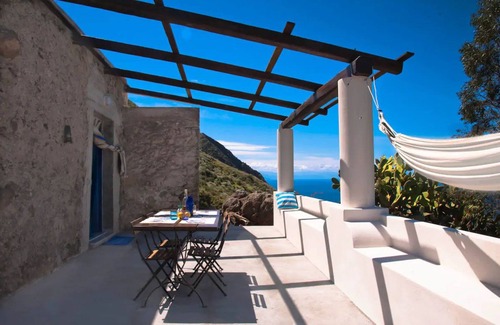 Lipari Villa | Villa l'Avventura Paronamic Hideaway