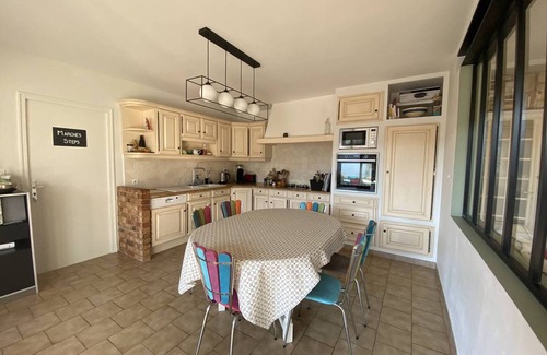 Lagnes Villa | Villa Lagnes, 4 bedrooms, 8 persons