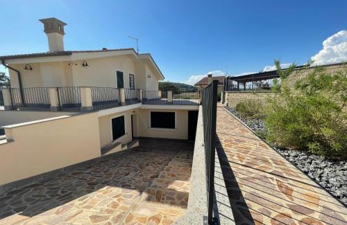 Trevignano Romano House | VILLA "Lago Blu" vista lago di Bracciano, con vasca idromassaggio esterna