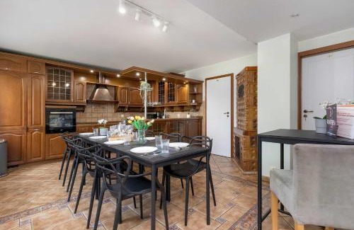 Karlikowo House | Villa Lana 6 bedrooms with Parking and Terrace near the Beach in Sopot by Noclegi Renters