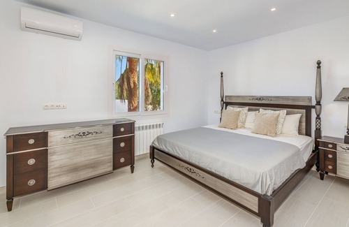 Son Ferriol Villa | Villa Laufer 7500m flat garden, free private tennis court, pool, A / C, BBQ, Wifi