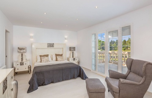 Son Ferriol Villa | Villa Laufer 7500m flat garden, free private tennis court, pool, A / C, BBQ, Wifi