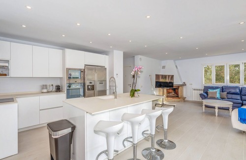 Son Ferriol Villa | Villa Laufer 7500m flat garden, free private tennis court, pool, A / C, BBQ, Wifi