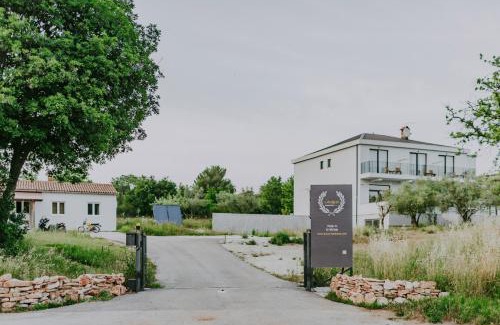 Kastel Villa | Villa Laurus Residence