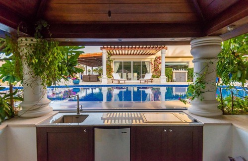 Abu Dhabi Villa | Villa Lazuli - Saadiyat Island - A one-of-a-kind stay, with jacuzzi and pool - limited to 12