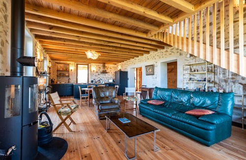 Bazas House | Villa 'Le Basque' in Bazas with Shared Pool, Private Terrace and Wi-Fi