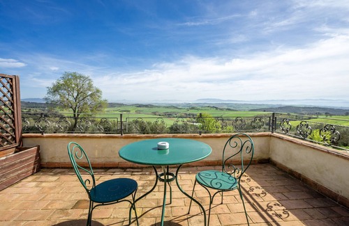 Teverina di Cortona Villa | Villa 'Le Buccole Country House' con vista sulle colline perugine, Wi-Fi e aria condizionata.