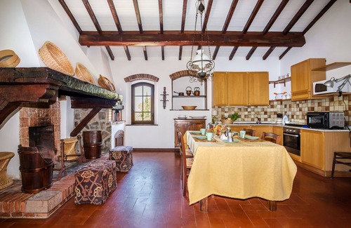 Asciano Villa | Villa Le Liscaie, private villa with pool in the Crete Seseni area. A/C & Wi-Fi!