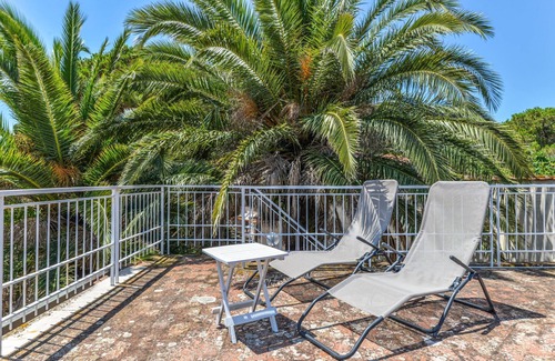 Porto Azzurro Villa | Villa le tre palme 8 beds in the center of Porto Azzurro