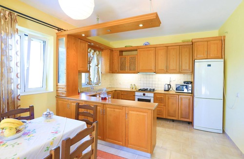 Koutsi House | Villa Lemonita: Brand new, sea views, WiFi, near Loggos