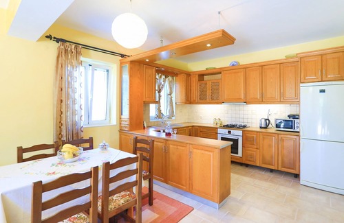 Koutsi House | Villa Lemonita: Brand new, sea views, WiFi, near Loggos