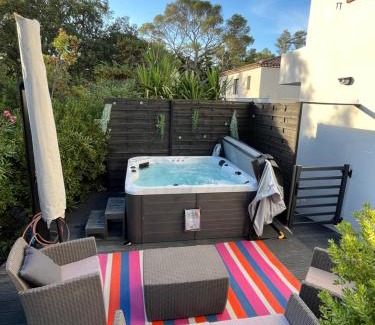Boulouris-sur-Mer Villa | Villa Les Mimosas Spa-Jacuzzi