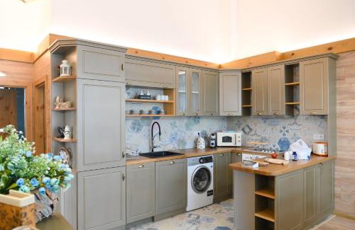 Razlog Villa | Villa Letizia with Jacuzzi near the Pirin Golf Resort