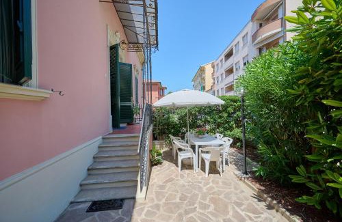 San Vincenzo House | Villa Liberty Rosa