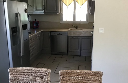 Eygalieres House | Villa located 300 metres from 1 bakery, snack bar, grocery store and café