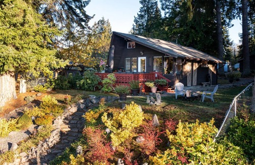 Lake Goodwin House | Villa Loma.. Romantic Saltbox Cabin