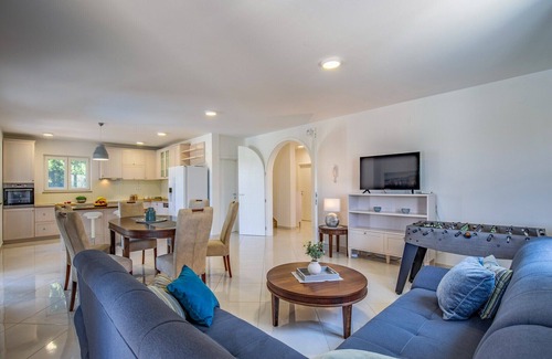 Valdebek Villa | Villa Lotus 13G by Istrabook