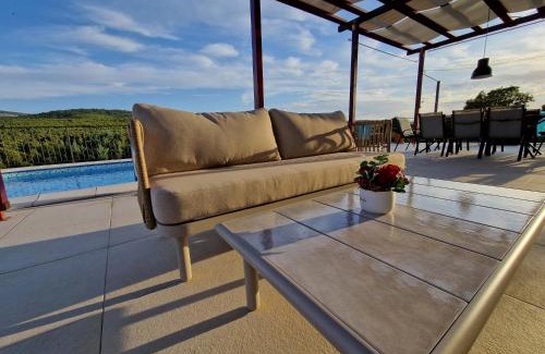 Donje Polje Villa | Villa LucaToni - heated pool