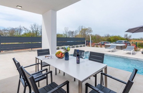 Radosi kod Zbandaja Cabin | Villa Lucia with jacuzzi and private pool near Porec