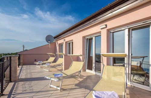 Jablanac Villa | Villa Lucija - Croatia Place to Stay & Holiday Rentals with Pool