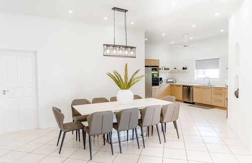 Esmeralda Villa | VILLA LUMA - 2 min to Beach, Exclusive 3 Bedroom Villa in Malmok, Noord