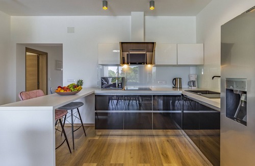 Sikici Villa | Villa Luna & Pia in Pula for 10 people with heated pool