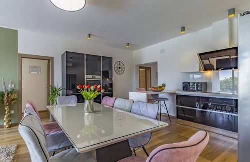 Sikici Villa | Villa Luna & Pia in Pula for 10 people with heated pool