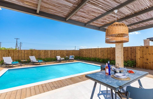 Khartata Villa | Villa Maira Azalea by Villa Plus