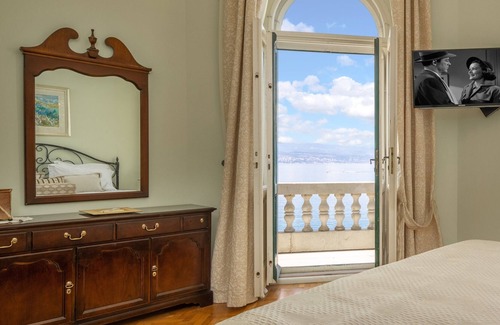 Tulisevica Villa | Villa Mansion with private beach and swimming pool