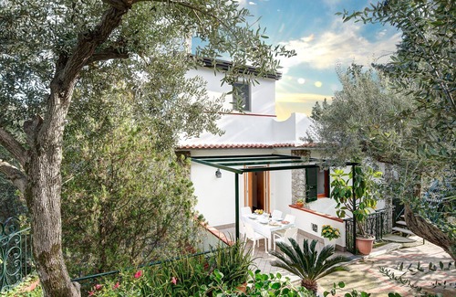 Nerano House | Villa Maradona - Surrounded by blue waters