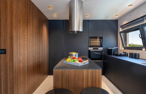 Mali Maj Villa | Villa Mare Exclusive with infinity pool and fitness studio near the beach.