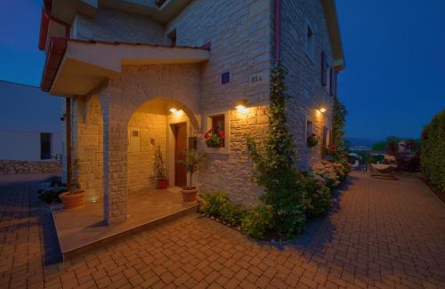 Salatic Villa | Villa Maya