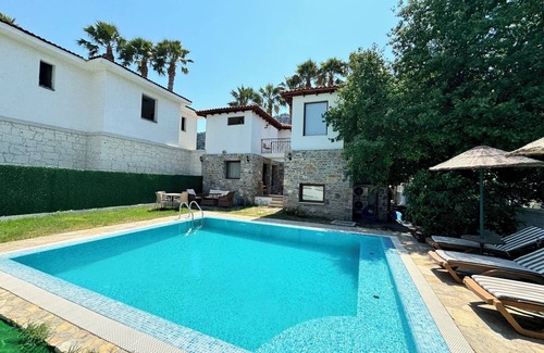 Dalyan City Center Villa | Villa Merry - Dalyan Stonehouse with Palmtrees