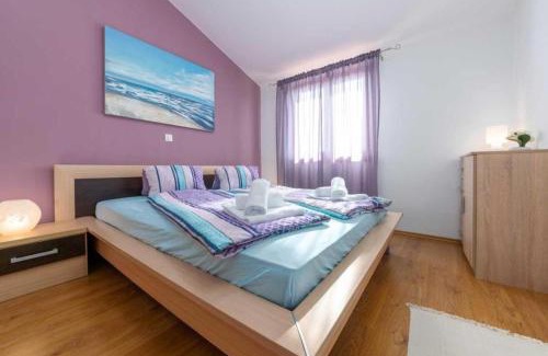 Dracevac Villa | Villa Mia & Iva for 6 plus 2 people near Poreč with private pool & kids playground - pet friendly