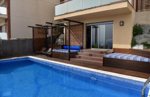 Santa Susanna Villa | Villa Miramar Panoramic Views