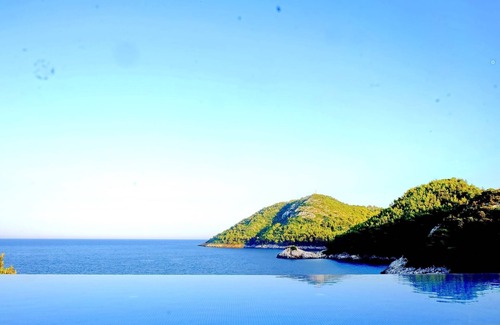 Kobas Apartment | Villa Mirosa-Superior triple Room with Balcony and Sea View (8)