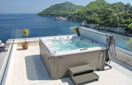 Kobas Apartment | Villa Mirosa-Superior triple Room with Balcony and Sea View (8)