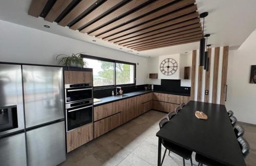 Les 3 Ponts Villa | Villa moderne piscine privative hauteurs de Nimes