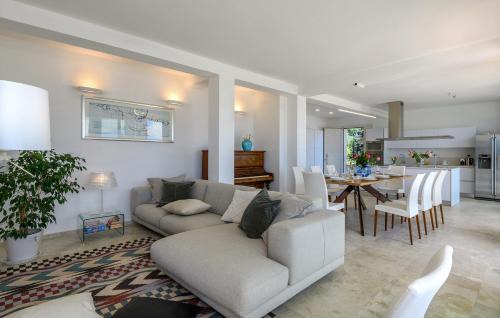 Acqualagna Villa | Villa Montefalcone 8 by Marche Holiday Villas