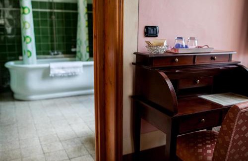 Mologno Hotel | Villa Moorings