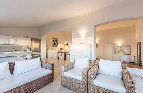 Li Junchi Villa | Villa Napius - private beach access on a sandy beach