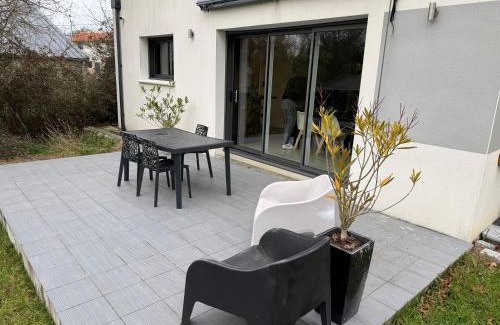 La Roche-sur-Yon Villa | Villa Napoléni - Maison - Calme - Jardin - Parking