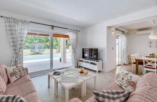 Sveta Nedelja Villa | Villa Natasha - charming Istrian villa with private heated pool