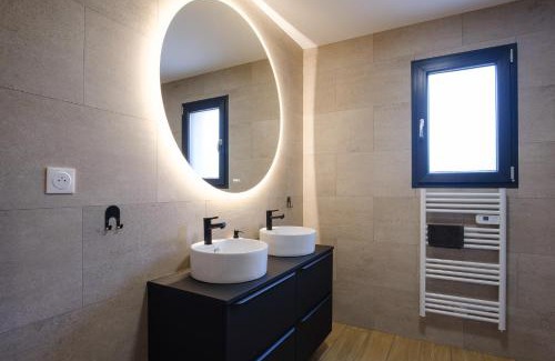 La Celle-sous-Gouzon Villa | Villa neuve 2025 - Calme & Confort, 8 pers, JURA