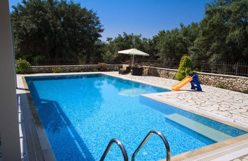 Nidri Villa | Villa Niriides-Private secluded villa w/t big swimming pool